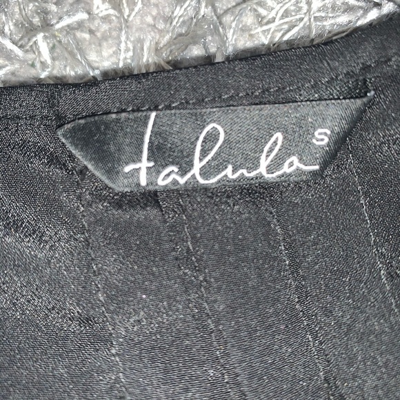 Black tank top with lace accents - Picture 5 of 5